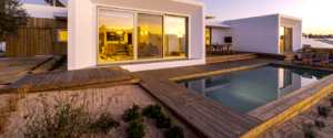 avantages-inconvenients-piscine-bois
