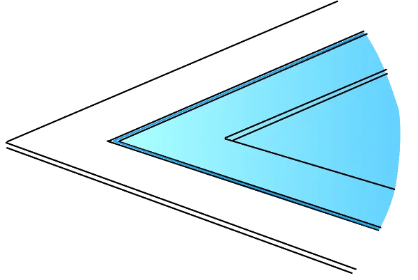 Schéma technique illustrant le principe du débordement avec fente dans une piscine miroir